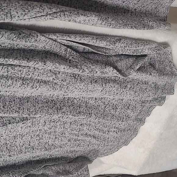 Item #20 Ladies Lightweight Longsleeve Athletic Top - Picture 2 of 3